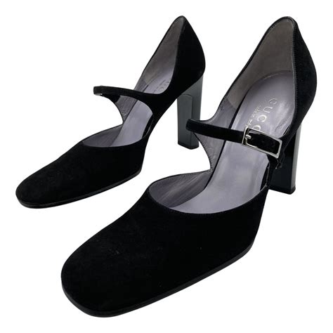 pre owned gucci heels